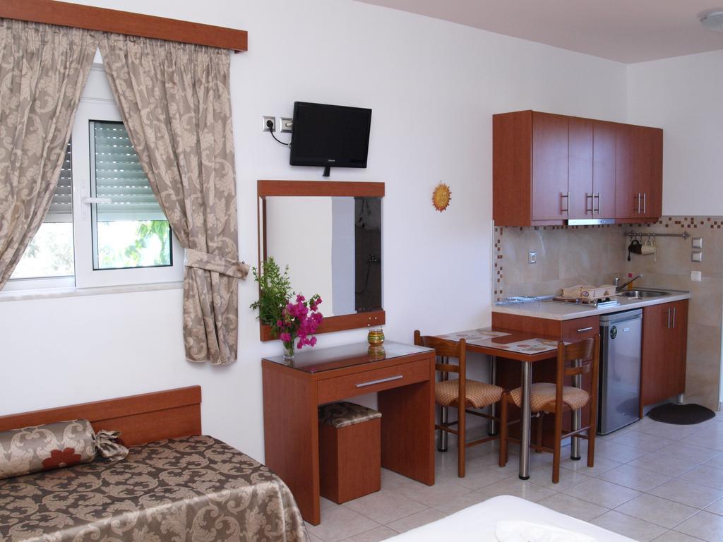 Paul'S Garden Studios Haraki Room photo