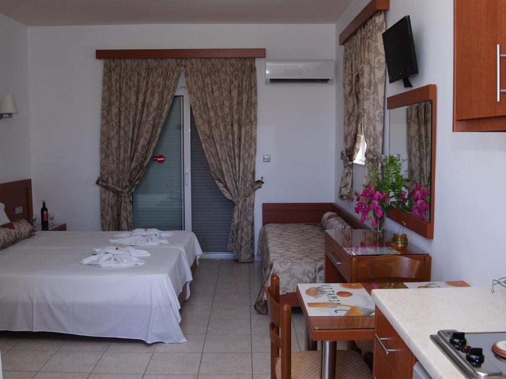 Paul'S Garden Studios Haraki Room photo