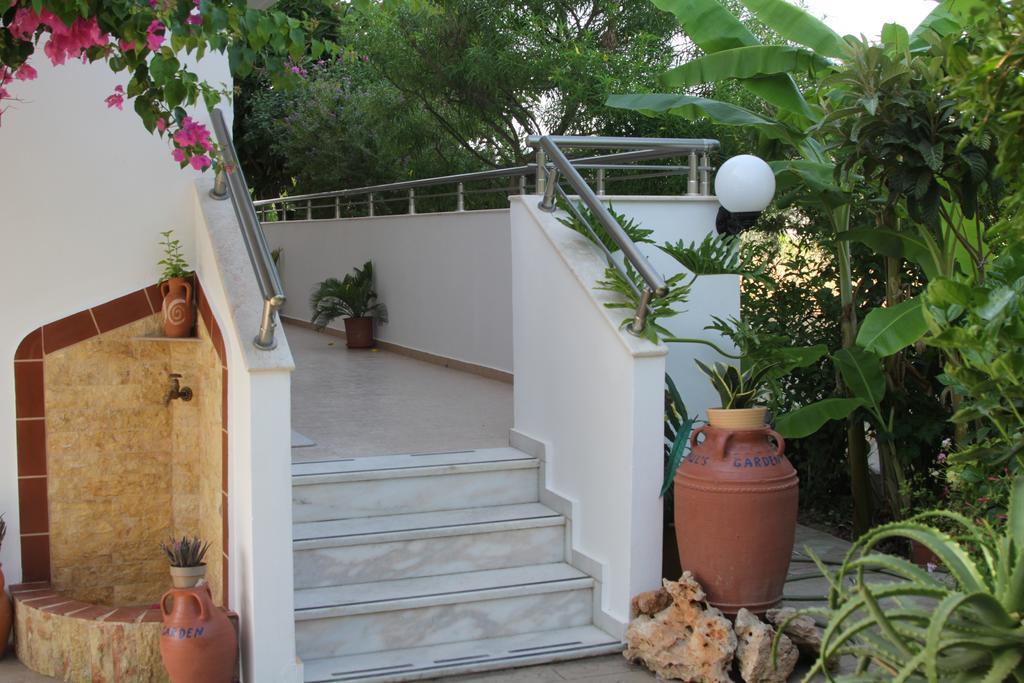 Paul'S Garden Studios Haraki Exterior photo
