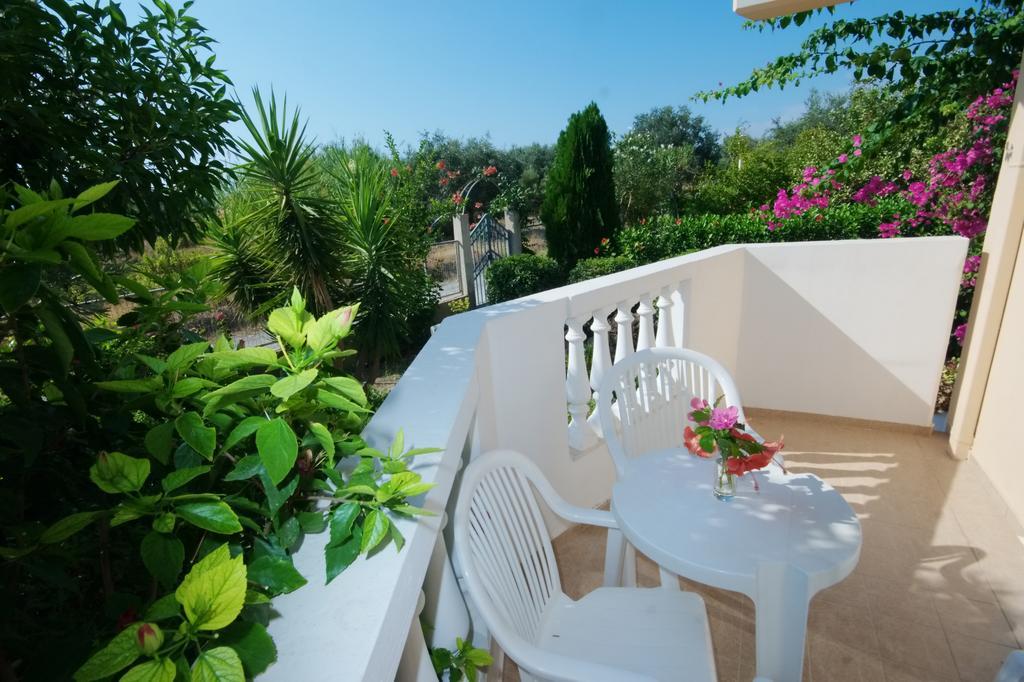 Paul'S Garden Studios Haraki Exterior photo