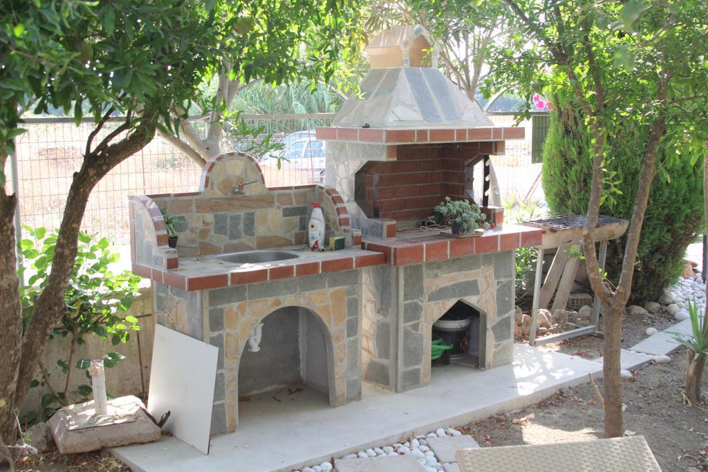 Paul'S Garden Studios Haraki Exterior photo