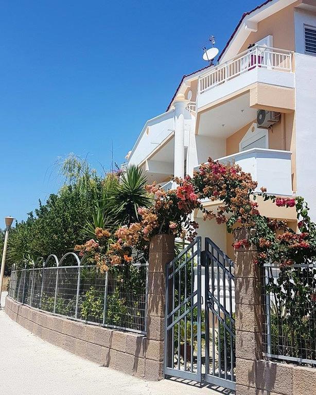 Paul'S Garden Studios Haraki Exterior photo